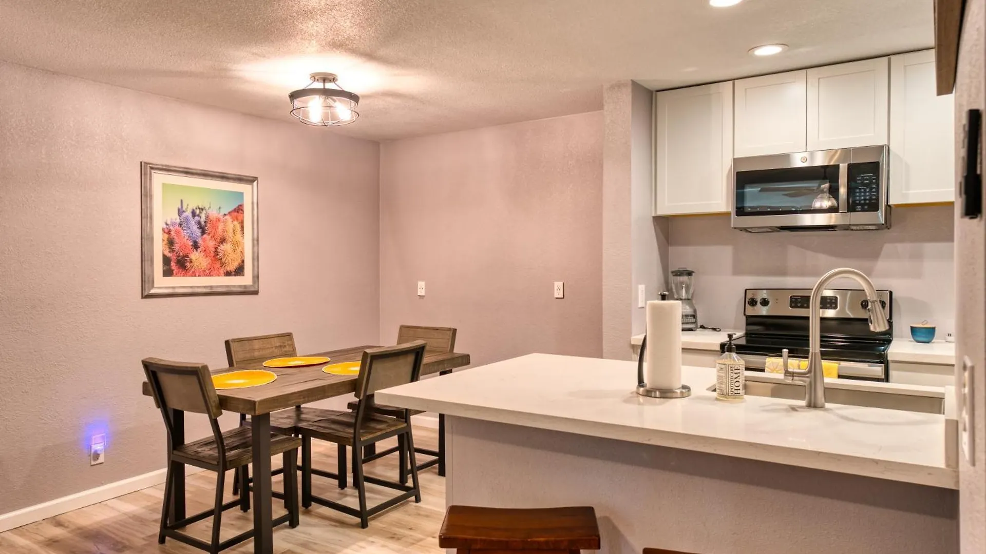 Nyaraló 2BR Sleeps 6 Pool BBQ Gym Hot Tub & Bar Hopping Scottsdale Amerikai Egyesült Államok